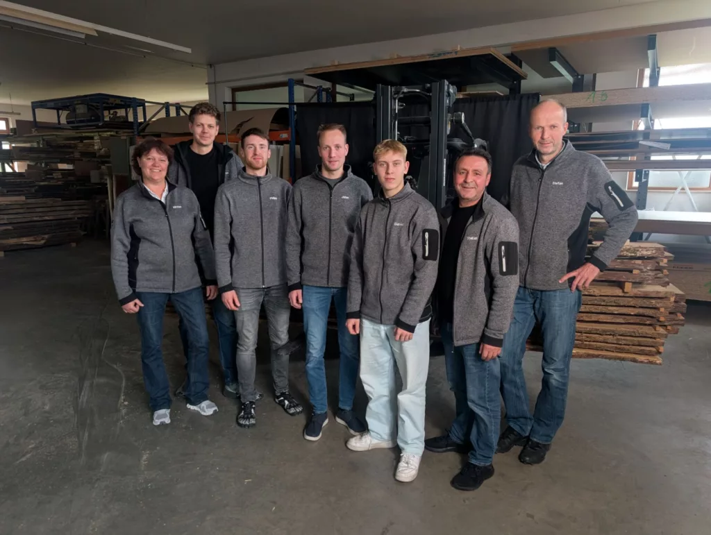 Das Team von Zimmermann Möbelbau in der Werkstatt in Korbach